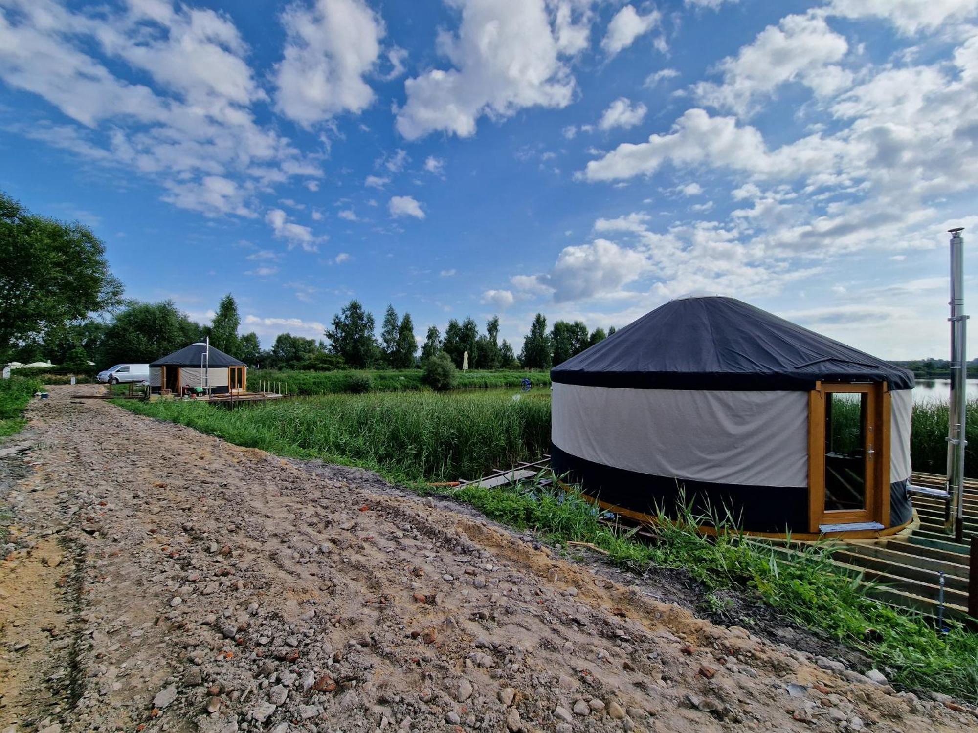 Chatka Pradziadka I Jurty Na Wodzie Pokrowka Exterior foto