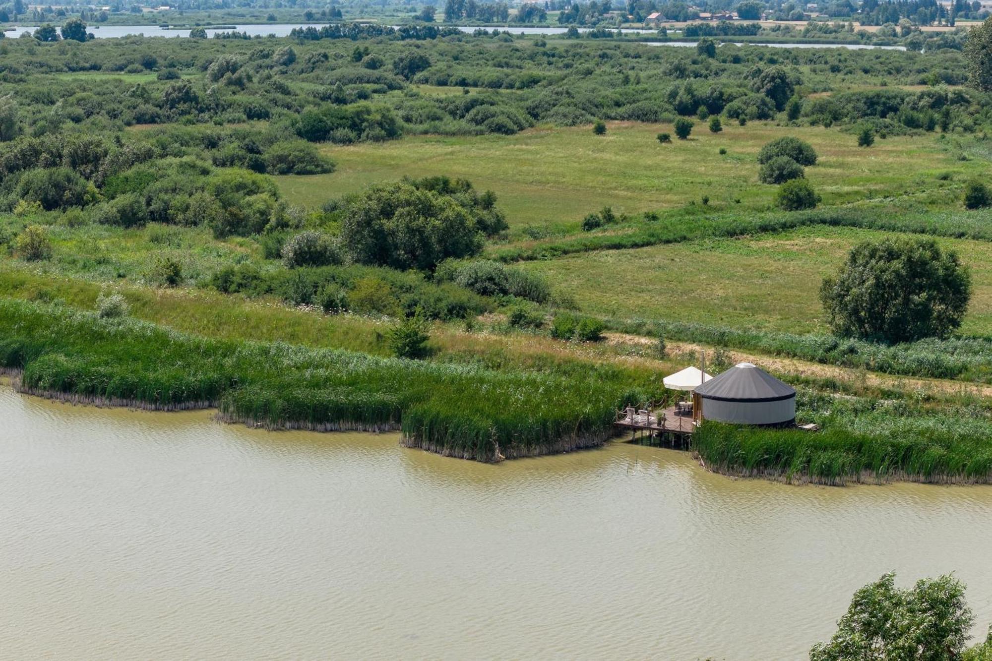 Chatka Pradziadka I Jurty Na Wodzie Pokrowka Exterior foto