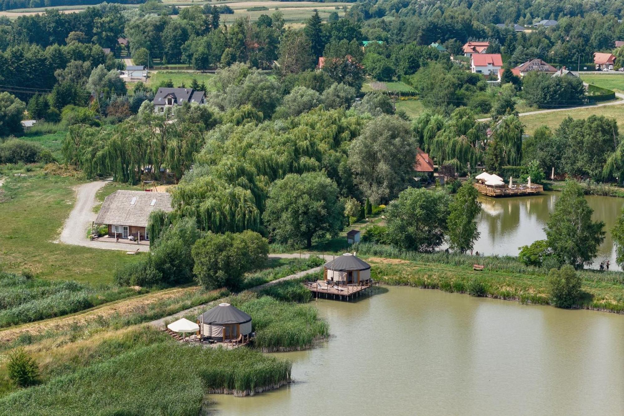 Chatka Pradziadka I Jurty Na Wodzie Pokrowka Exterior foto