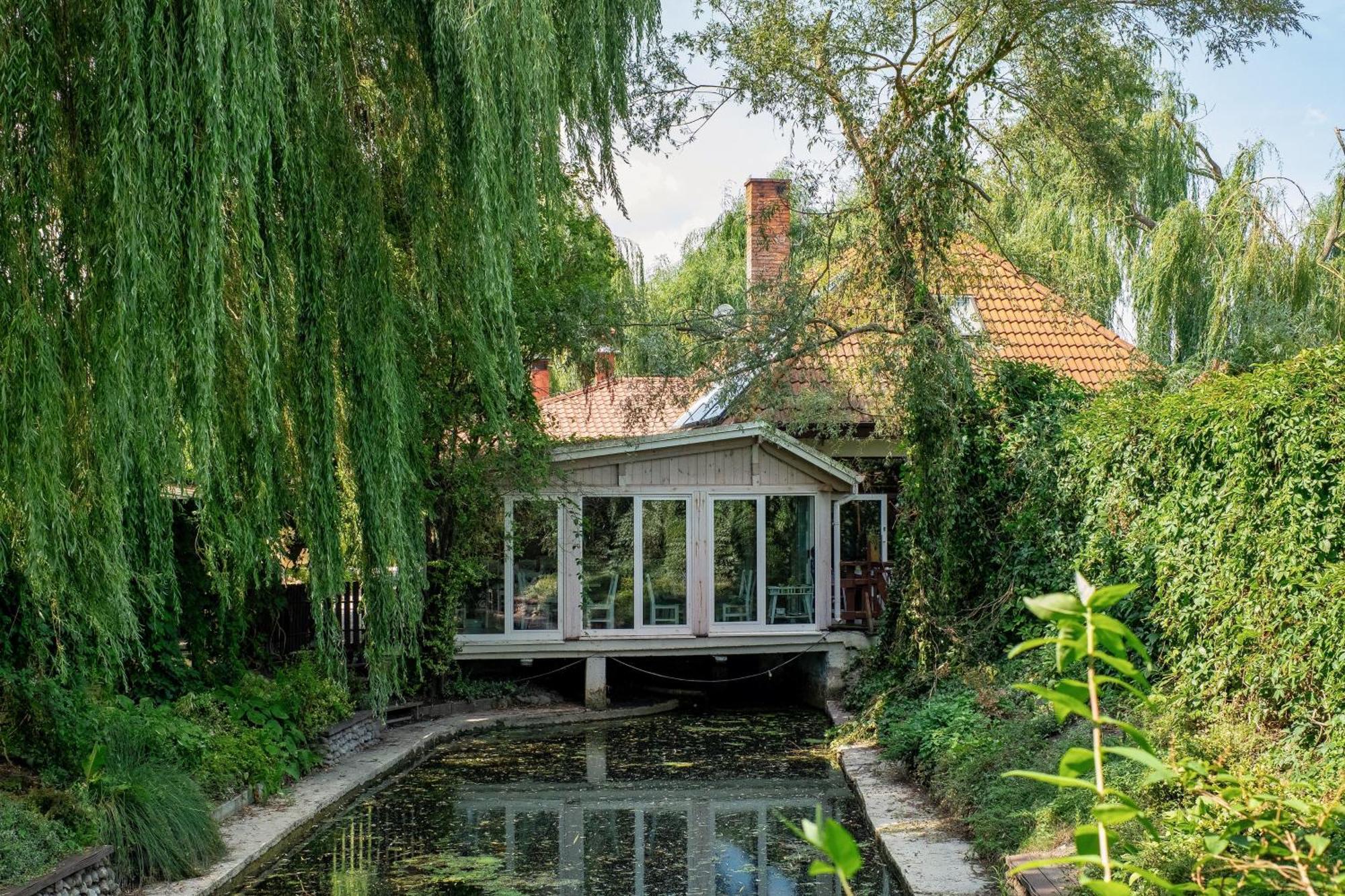 Chatka Pradziadka I Jurty Na Wodzie Pokrowka Exterior foto